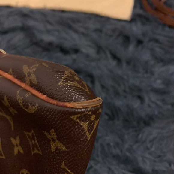 Louis Vuitton Eva monogram bag(bag discontinued). - Picture 8 of 16